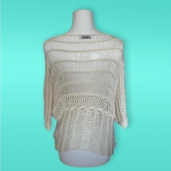 Bebe trendy Top Size Small - Picture 1 of 3